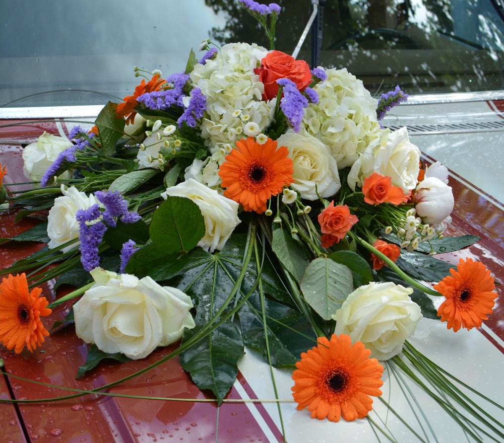 composition florale voiture